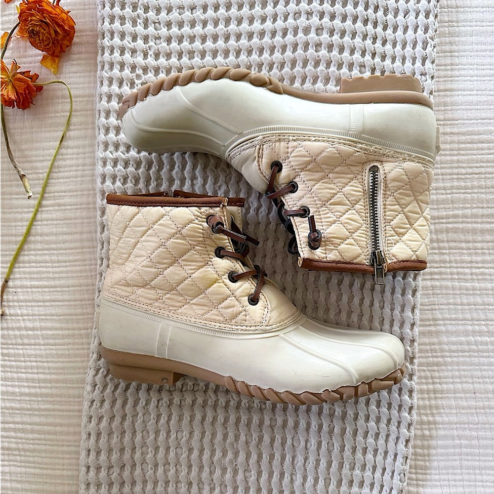 Nautica women’s Dorsay cream duck boots
